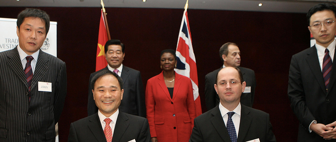 2006-Geely-Establishes-a-Joint-Venture-with-London-Taxi-International